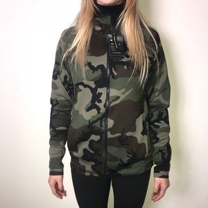 Brand new Nike Therma Flex w/ tags still attached!